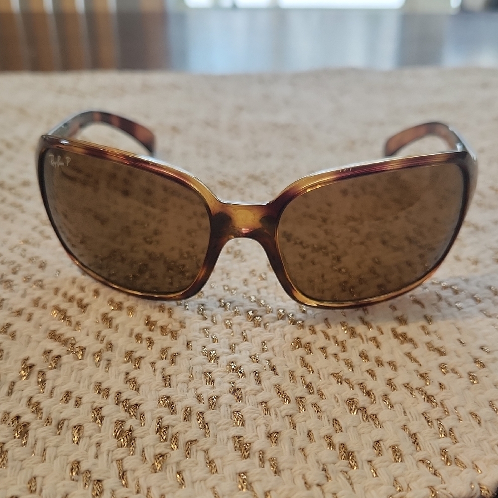 Ray-Ban tortoise she'll glasses